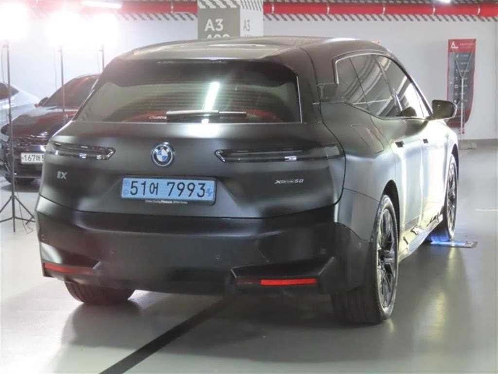 BMW iX xDrive 50 스포츠 플러스 이미지 3