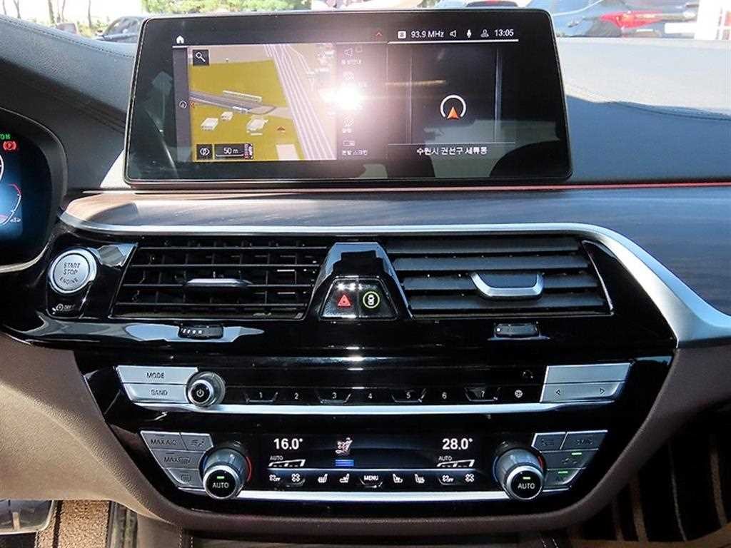 BMW 5시리즈 5시리즈 (G30) 520d M 스포츠 플러스 이미지 14