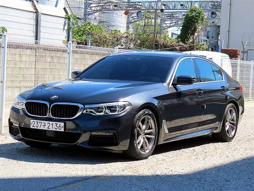 BMW 5시리즈 5시리즈 (G30) 520d M 스포츠 플러스 이미지 2