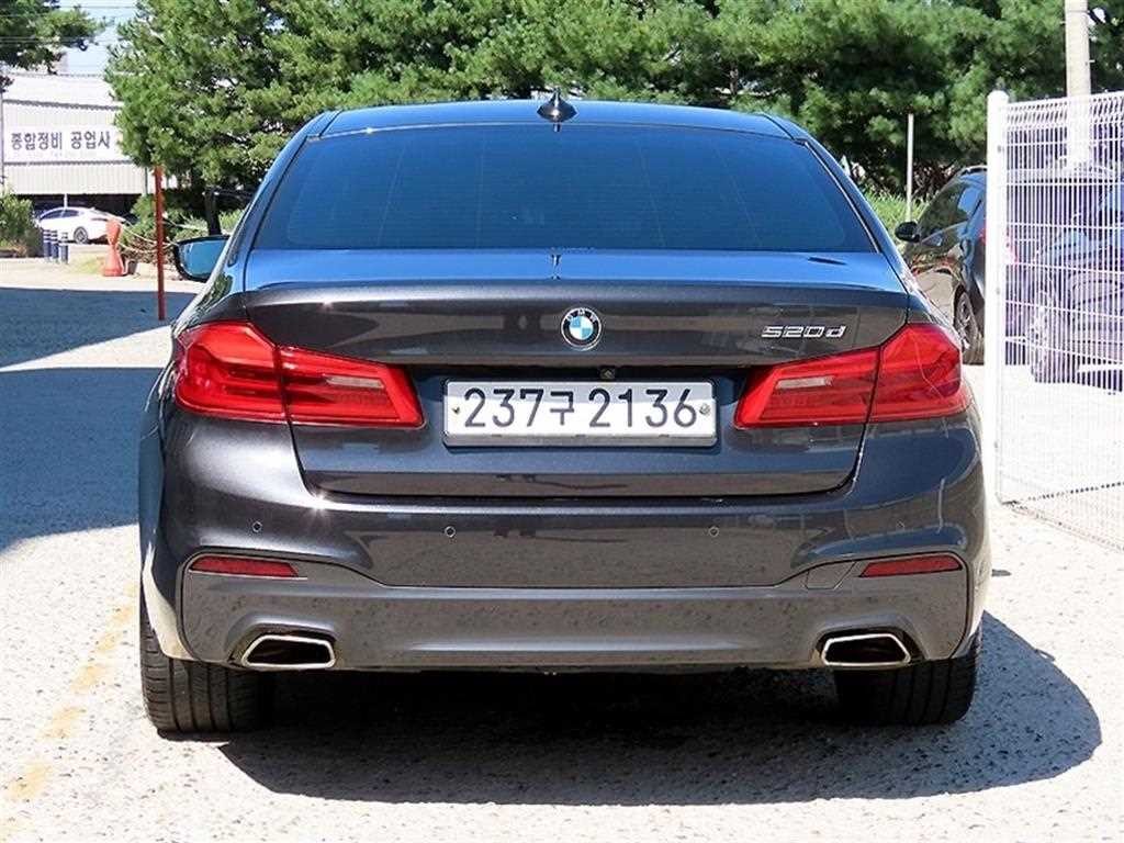 BMW 5시리즈 5시리즈 (G30) 520d M 스포츠 플러스 이미지 4