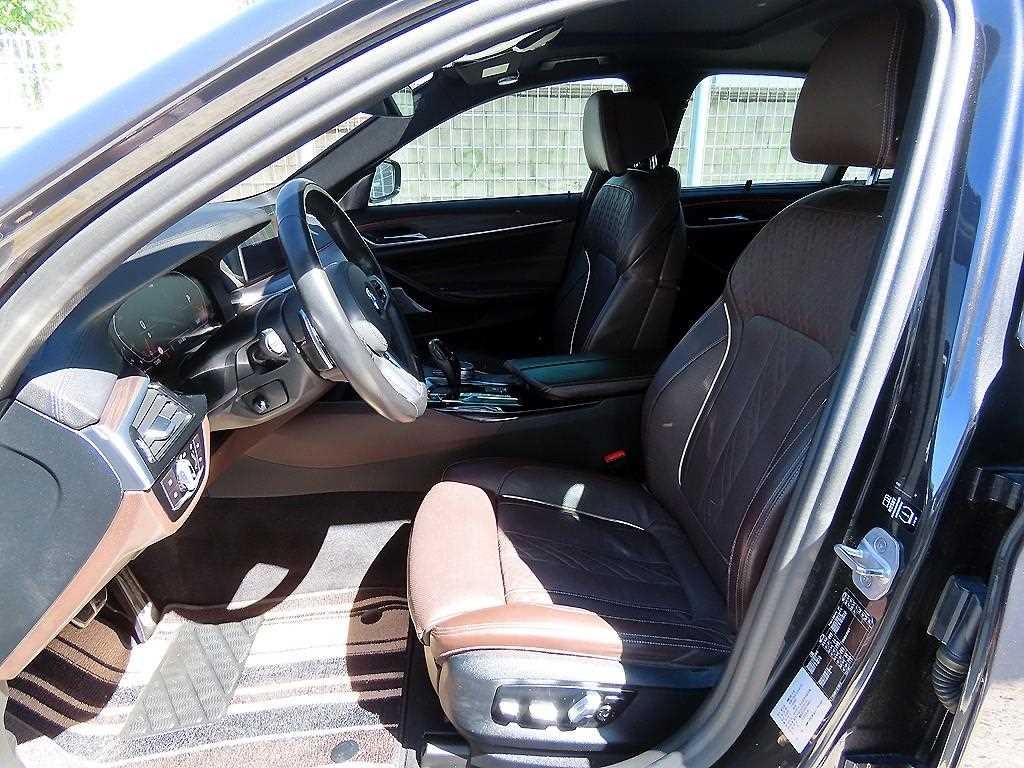 BMW 5시리즈 5시리즈 (G30) 520d M 스포츠 플러스 이미지 5