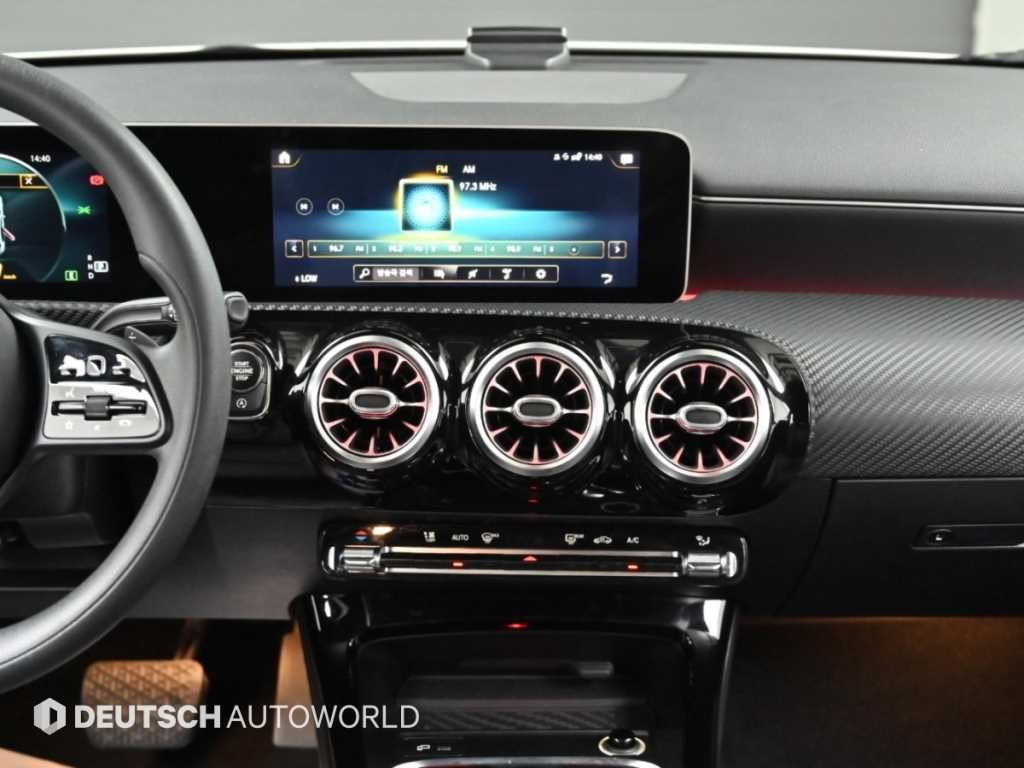벤츠 A 클래스 A클래스 W177 A250 4MATIC 세단 이미지 14