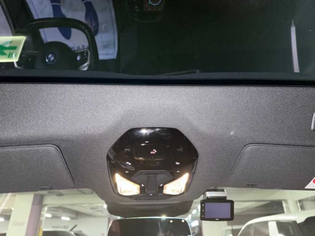 BMW iX xDrive 50 스포츠 플러스 이미지 16