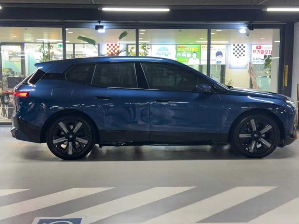 BMW iX xDrive 50 스포츠 플러스 이미지 3