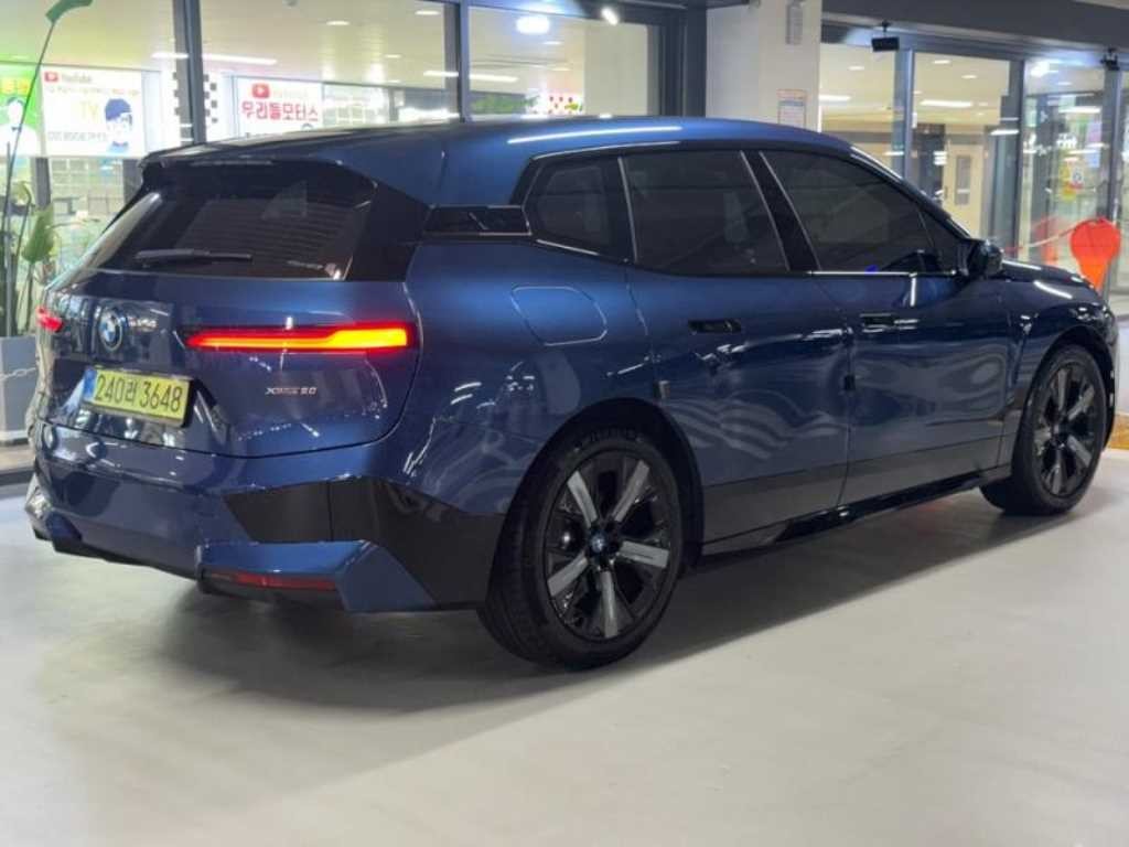 BMW iX xDrive 50 스포츠 플러스 이미지 4