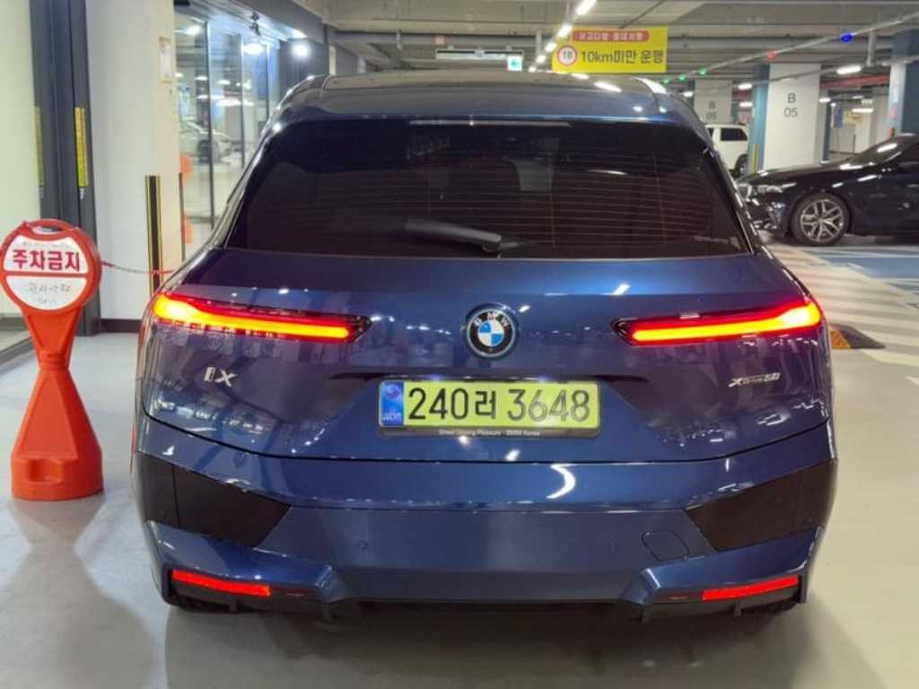 BMW iX xDrive 50 스포츠 플러스 이미지 5