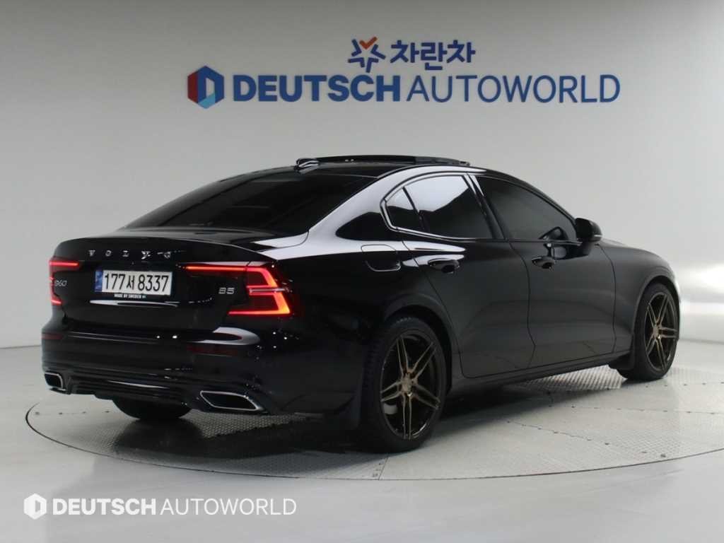 볼보 S60 S60(3세대) B5 R-디자인 이미지 2