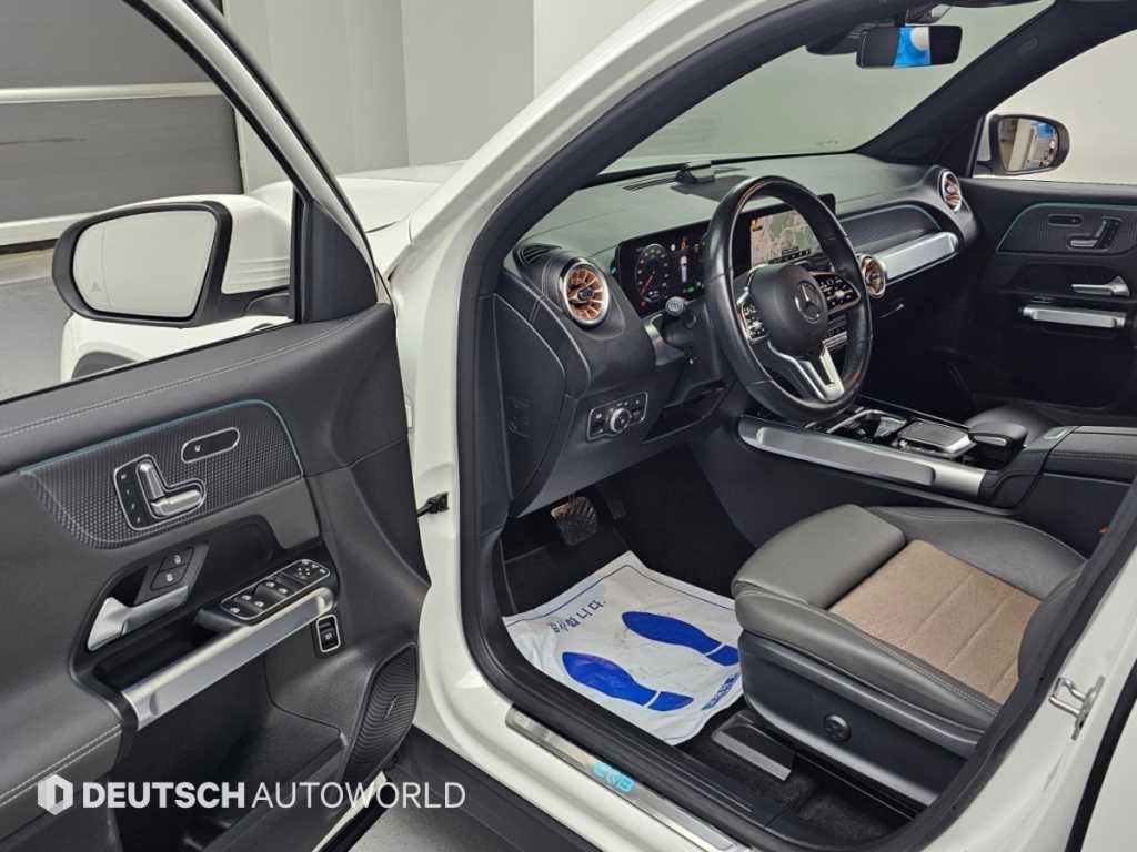 벤츠 EQB EQB (X243) EQB 300 4MATIC AMG 라인 이미지 11