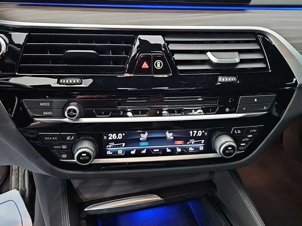 BMW 5시리즈 5시리즈 (G30) 520d xDrive M 스포츠 플러스 이미지 10
