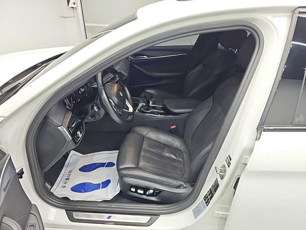 BMW 5시리즈 5시리즈 (G30) 520d xDrive M 스포츠 플러스 이미지 11