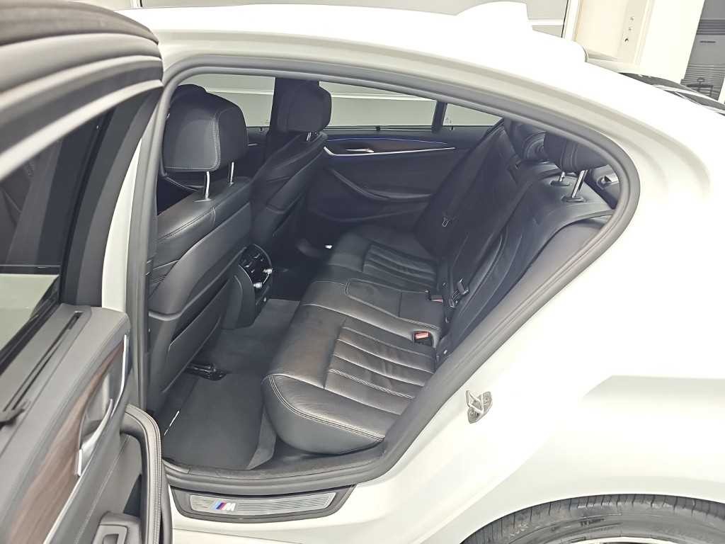 BMW 5시리즈 5시리즈 (G30) 520d xDrive M 스포츠 플러스 이미지 12