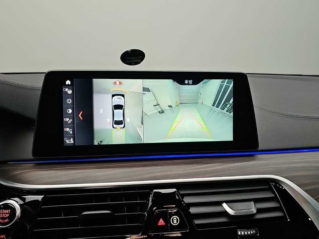 BMW 5시리즈 5시리즈 (G30) 520d xDrive M 스포츠 플러스 이미지 17