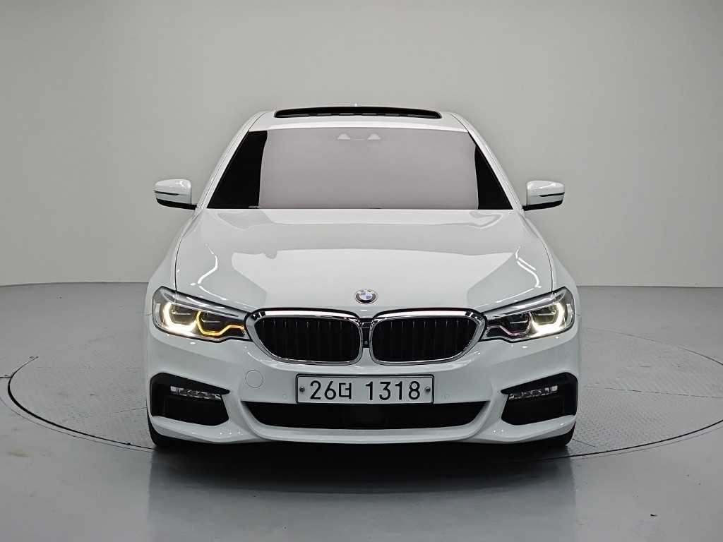 BMW 5시리즈 5시리즈 (G30) 520d xDrive M 스포츠 플러스 이미지 2