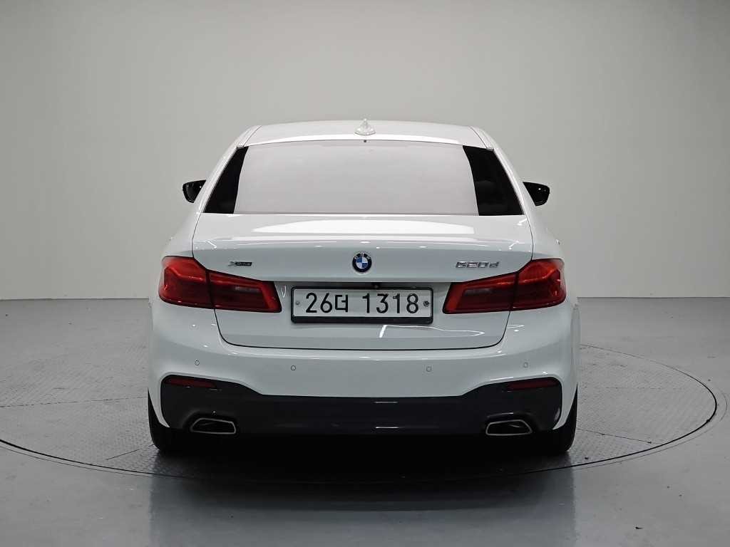BMW 5시리즈 5시리즈 (G30) 520d xDrive M 스포츠 플러스 이미지 3