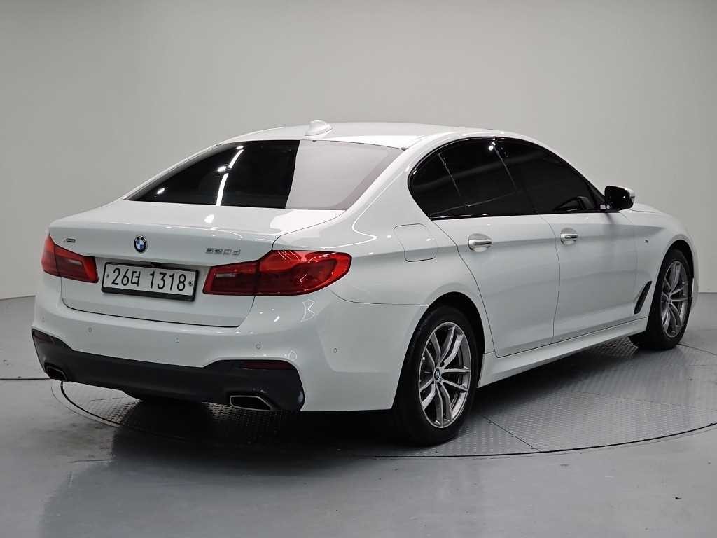 BMW 5시리즈 5시리즈 (G30) 520d xDrive M 스포츠 플러스 이미지 4