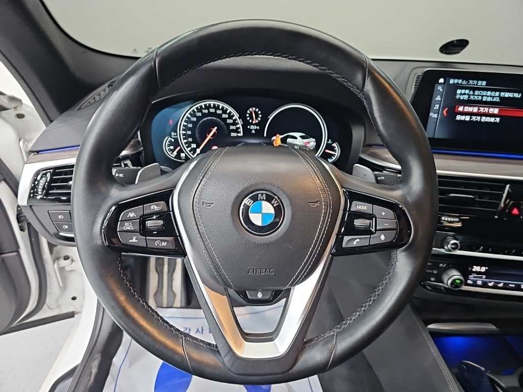 BMW 5시리즈 5시리즈 (G30) 520d xDrive M 스포츠 플러스 이미지 9