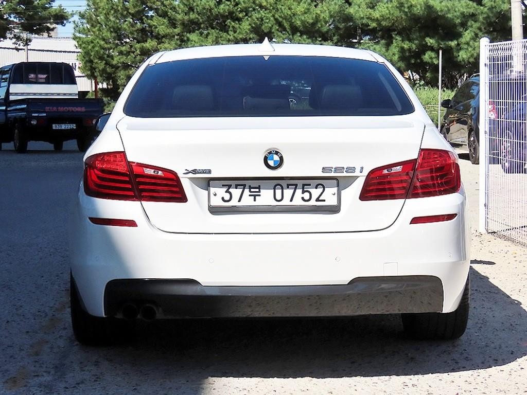 BMW 5시리즈 5시리즈 (F10) 528i xDrive M 에어로 다이나믹 이미지 4