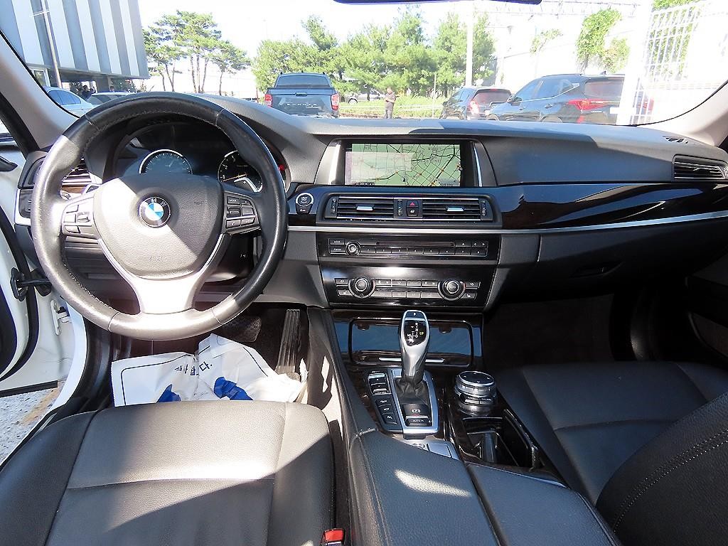 BMW 5시리즈 5시리즈 (F10) 528i xDrive M 에어로 다이나믹 이미지 7