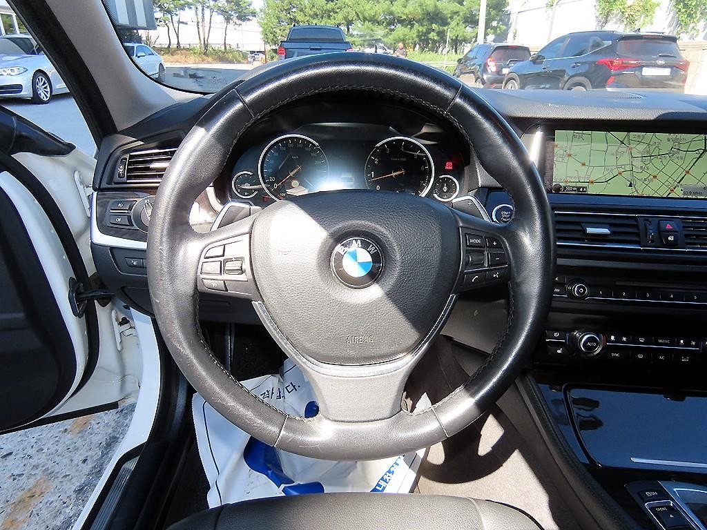 BMW 5시리즈 5시리즈 (F10) 528i xDrive M 에어로 다이나믹 이미지 8