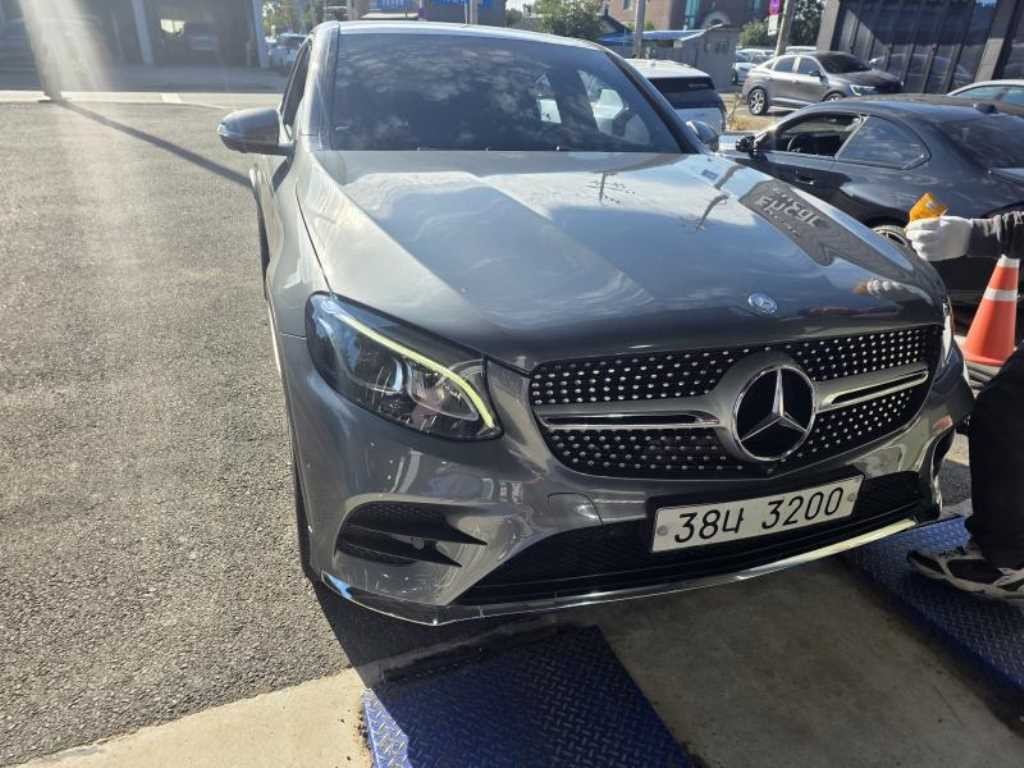 벤츠 GLC 클래스 GLC클래스 X253 GLC 220 d 4MATIC 프리미엄 쿠페 이미지 1