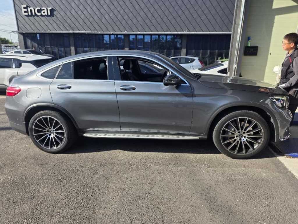 벤츠 GLC 클래스 GLC클래스 X253 GLC 220 d 4MATIC 프리미엄 쿠페 이미지 3