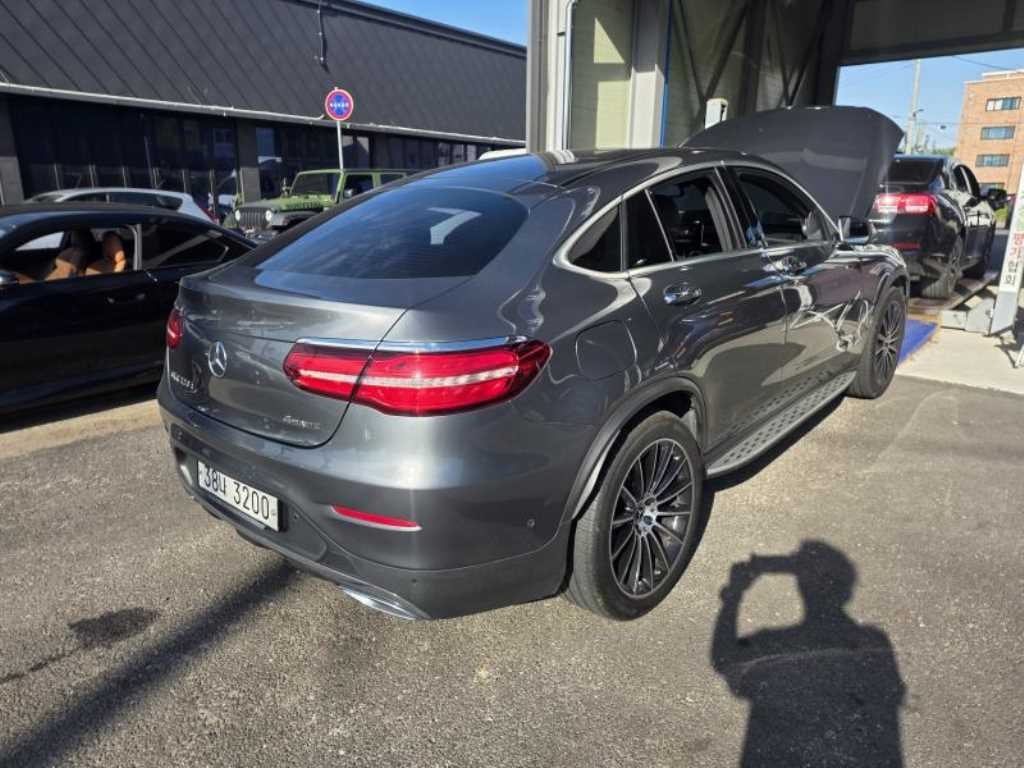 벤츠 GLC 클래스 GLC클래스 X253 GLC 220 d 4MATIC 프리미엄 쿠페 이미지 4