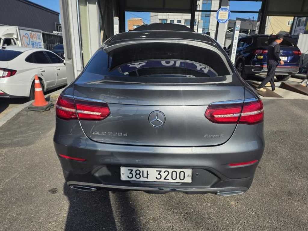 벤츠 GLC 클래스 GLC클래스 X253 GLC 220 d 4MATIC 프리미엄 쿠페 이미지 5