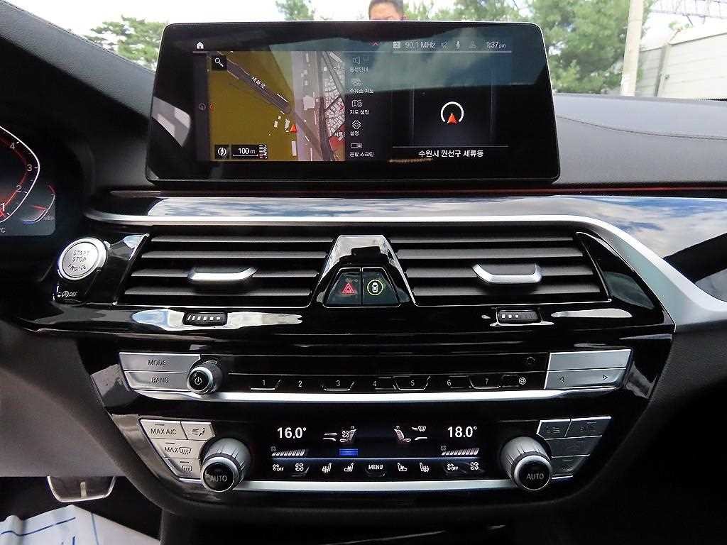 BMW 5시리즈 5시리즈 (G30) 530i M 스포츠 플러스 이미지 13
