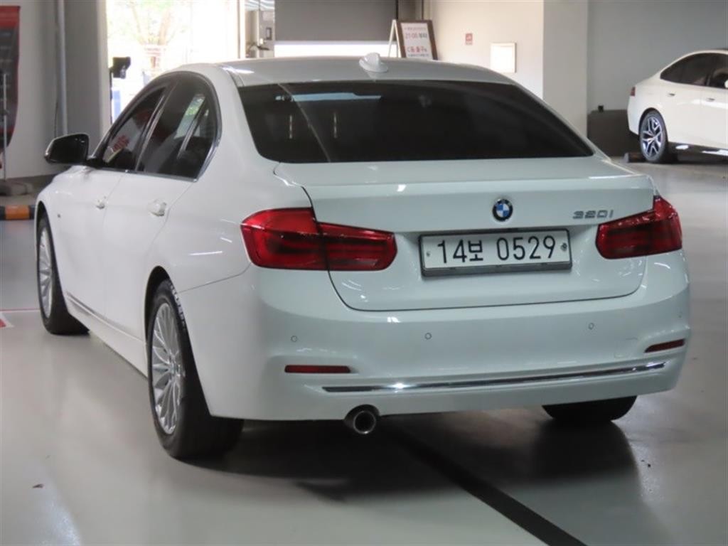BMW 3시리즈 3시리즈 (F30) 320i 럭셔리 이미지 4