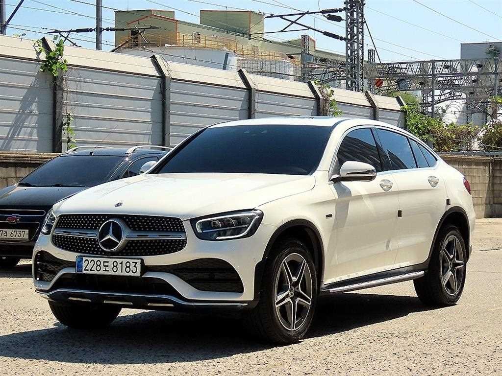 벤츠 GLC 클래스 GLC클래스 X253 GLC 300 e 4MATIC 쿠페 이미지 2