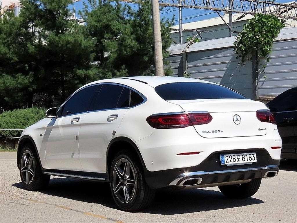 벤츠 GLC 클래스 GLC클래스 X253 GLC 300 e 4MATIC 쿠페 이미지 3