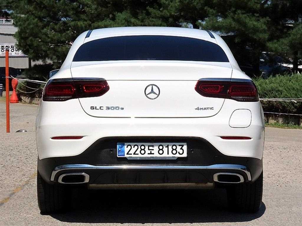 벤츠 GLC 클래스 GLC클래스 X253 GLC 300 e 4MATIC 쿠페 이미지 4