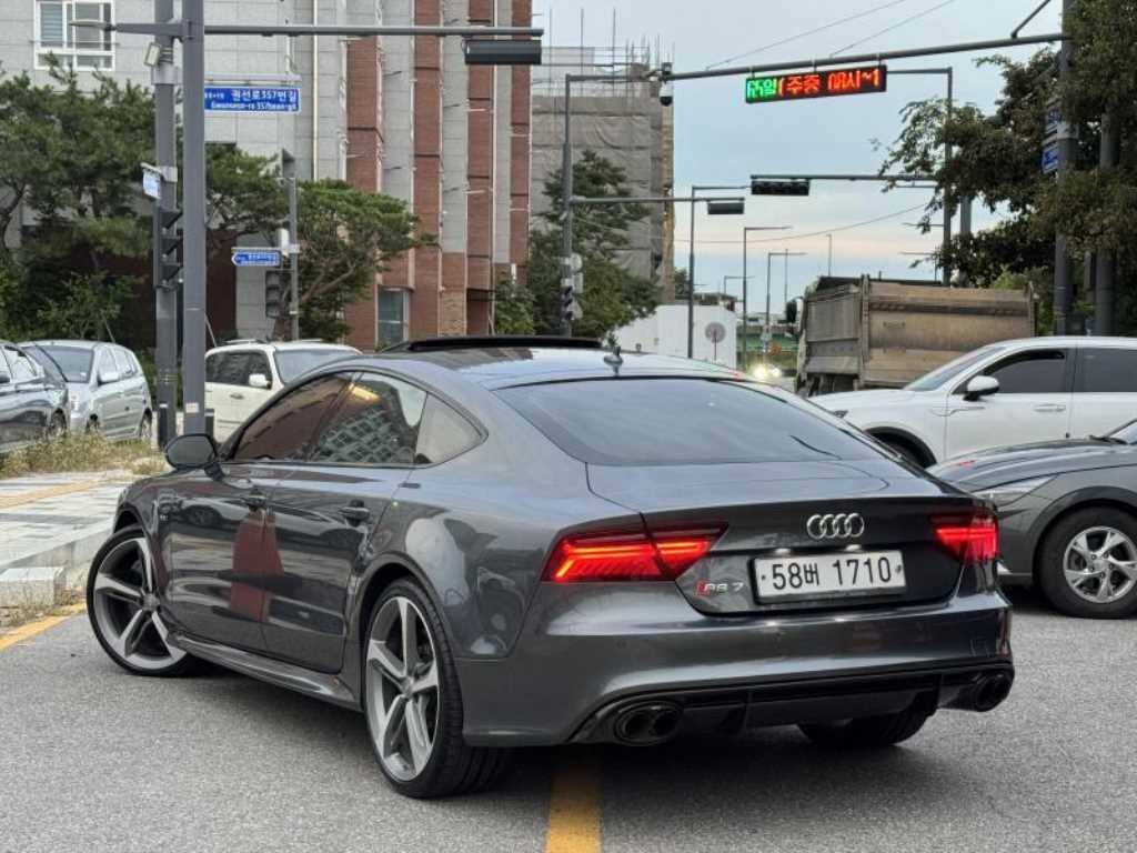 아우디 RS7 4.0 TFSI 콰트로 플러스 이미지 2