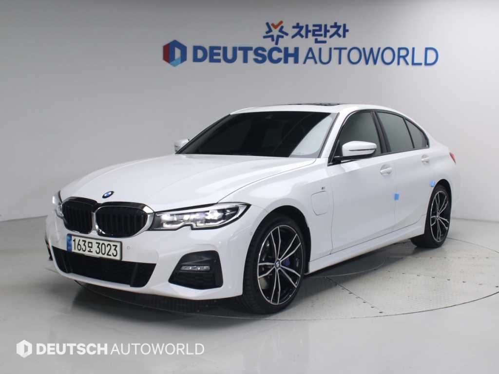 BMW 3시리즈 3시리즈 (G20) 330e M 스포츠 이미지 1