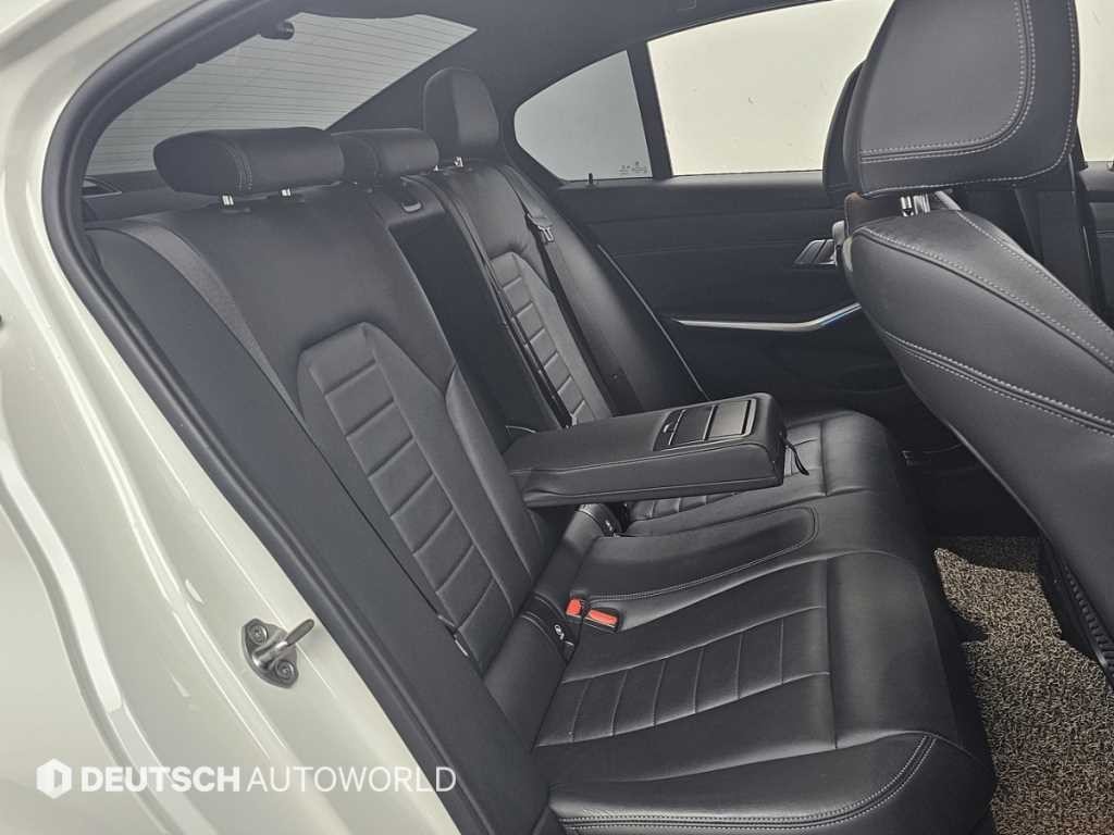 BMW 3시리즈 3시리즈 (G20) 330e M 스포츠 이미지 12