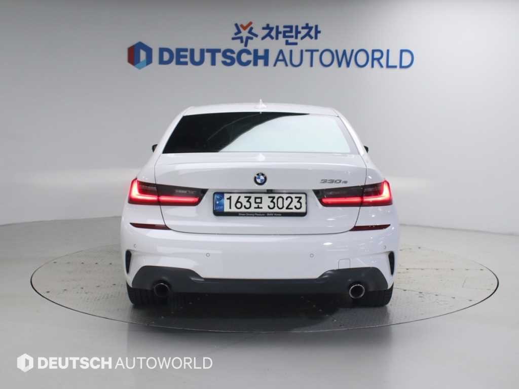 BMW 3시리즈 3시리즈 (G20) 330e M 스포츠 이미지 4