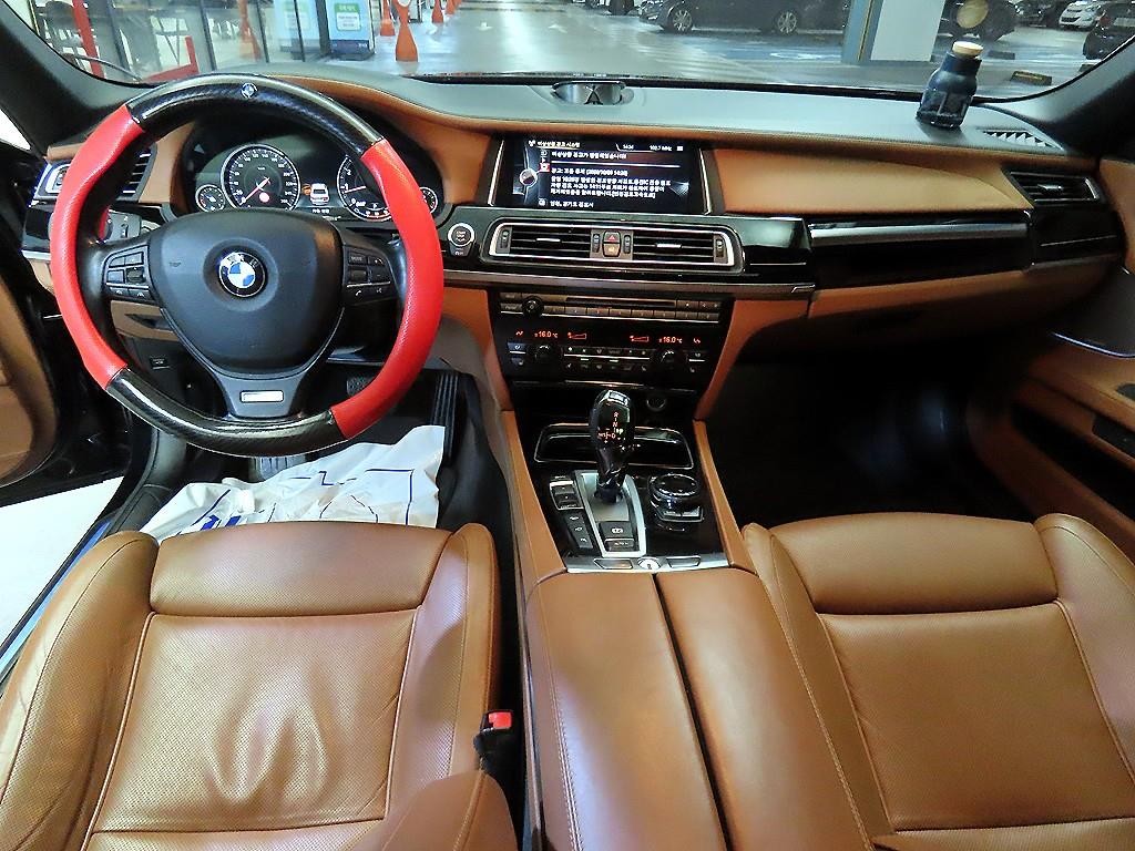 BMW 7시리즈 7시리즈 (F01) 750 Li xDrive 인디비주얼 이미지 10