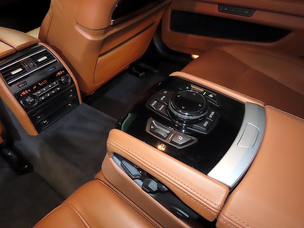 BMW 7시리즈 7시리즈 (F01) 750 Li xDrive 인디비주얼 이미지 14