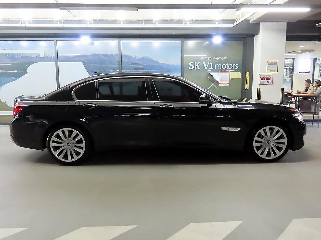 BMW 7시리즈 7시리즈 (F01) 750 Li xDrive 인디비주얼 이미지 3