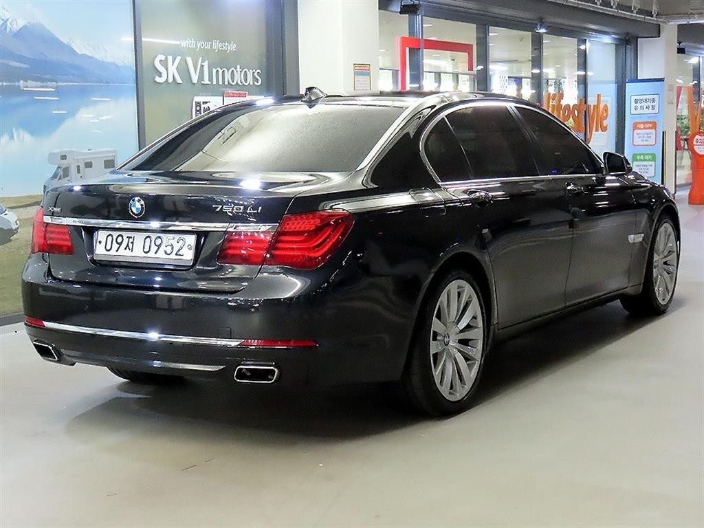 BMW 7시리즈 7시리즈 (F01) 750 Li xDrive 인디비주얼 이미지 4