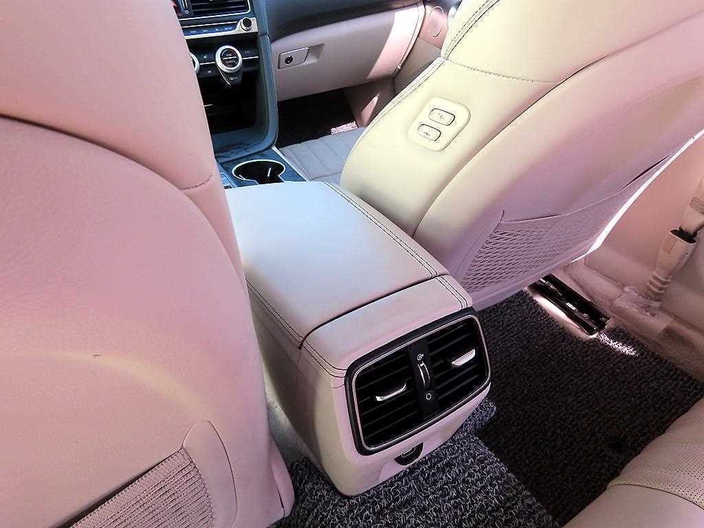제네시스 G70 2.0T AWD 슈프림 이미지 17