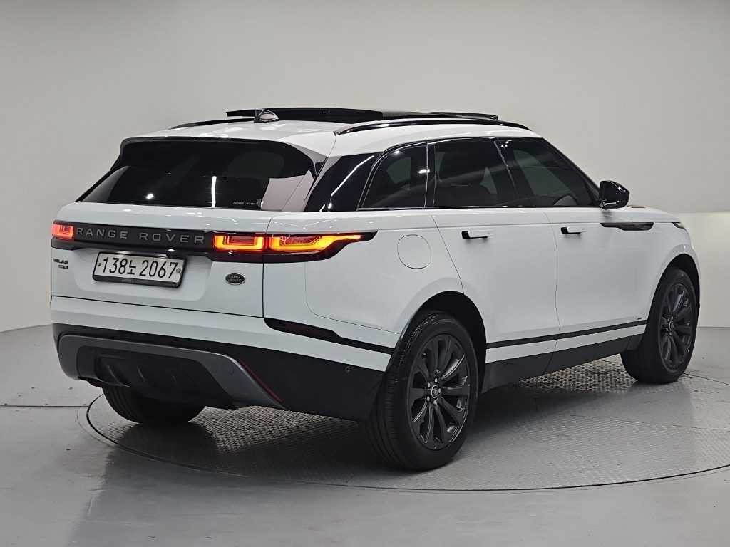 랜드로버 레인지로버 벨라 2.0 D240 R-다이나믹 SE 이미지 4
