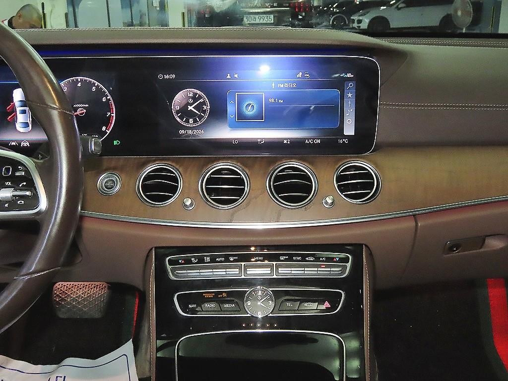 벤츠 E 클래스 E-클래스 W213 E300 4MATIC 익스클루시브 이미지 11