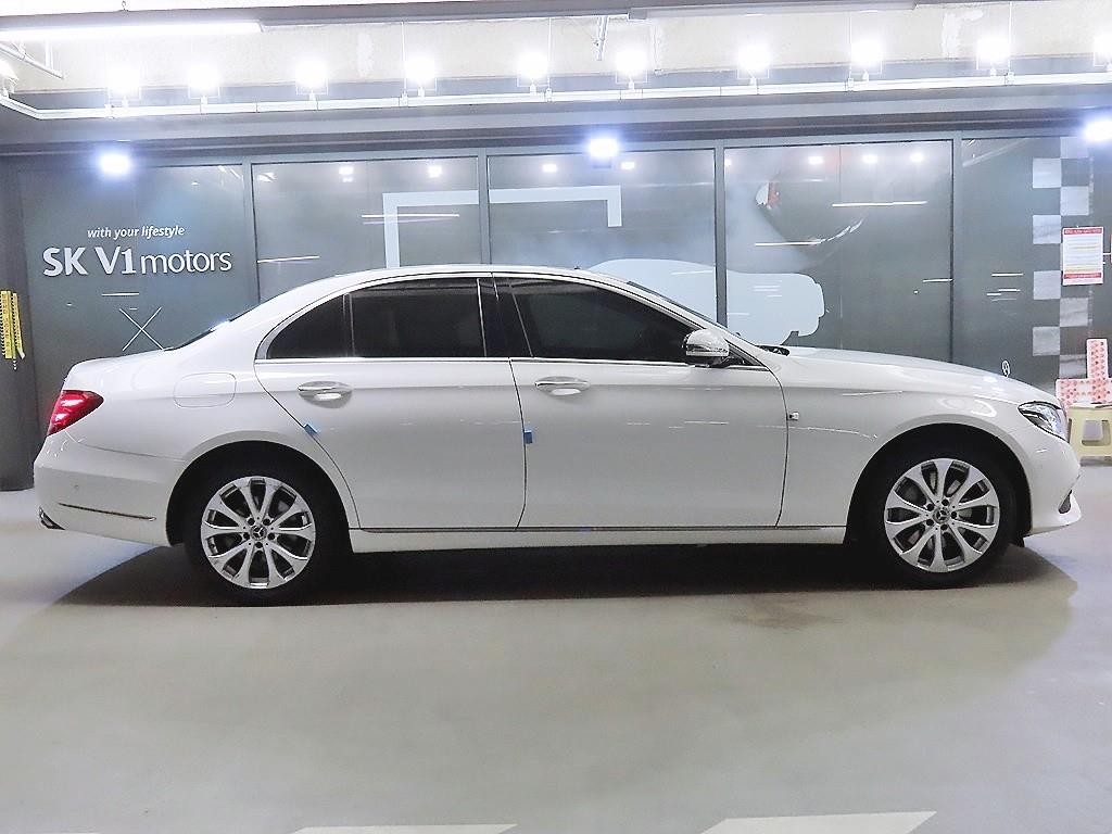 벤츠 E 클래스 E-클래스 W213 E300 4MATIC 익스클루시브 이미지 3