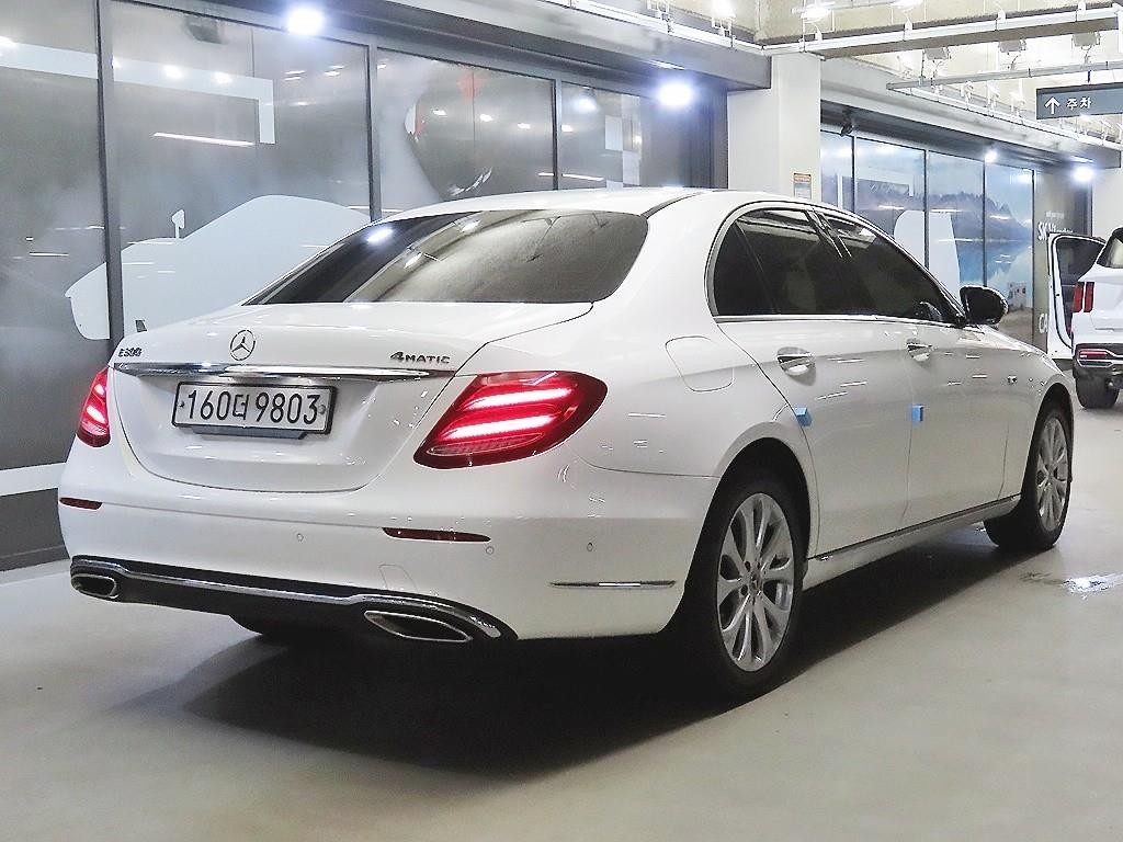 벤츠 E 클래스 E-클래스 W213 E300 4MATIC 익스클루시브 이미지 4