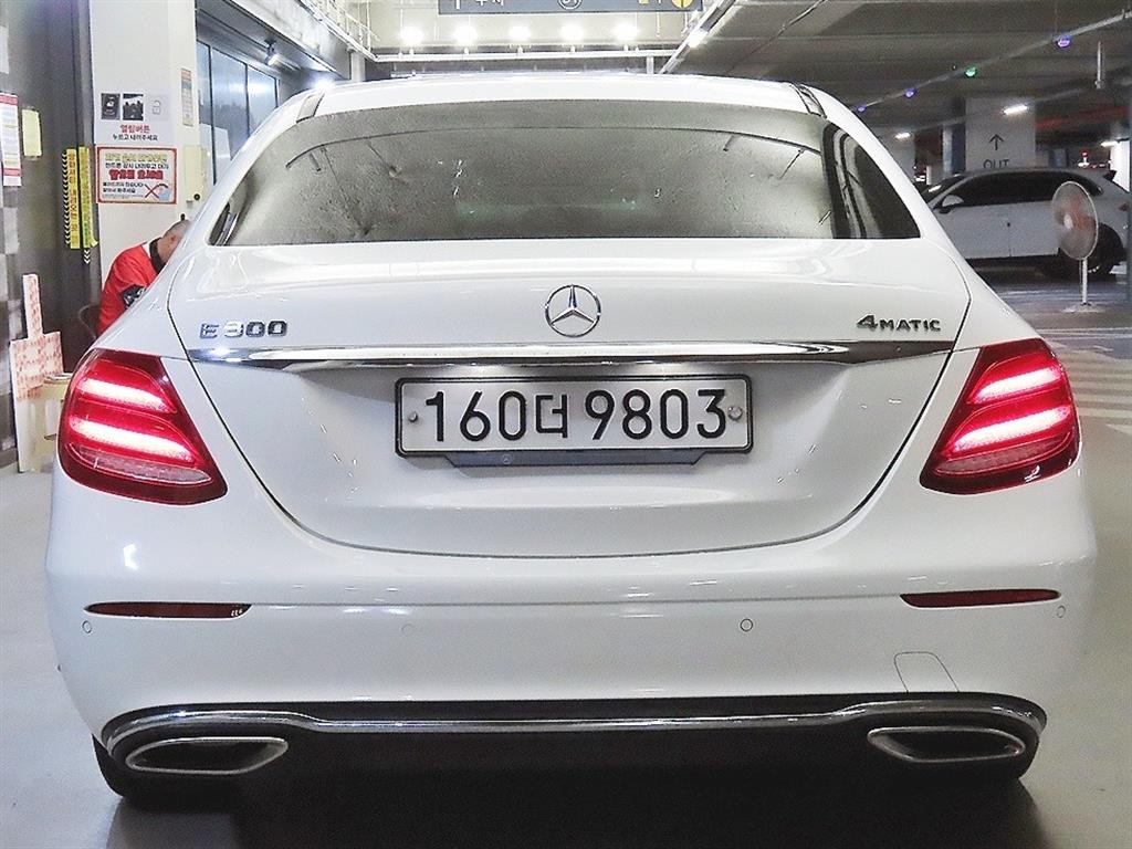 벤츠 E 클래스 E-클래스 W213 E300 4MATIC 익스클루시브 이미지 5