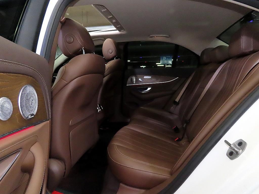 벤츠 E 클래스 E-클래스 W213 E300 4MATIC 익스클루시브 이미지 7