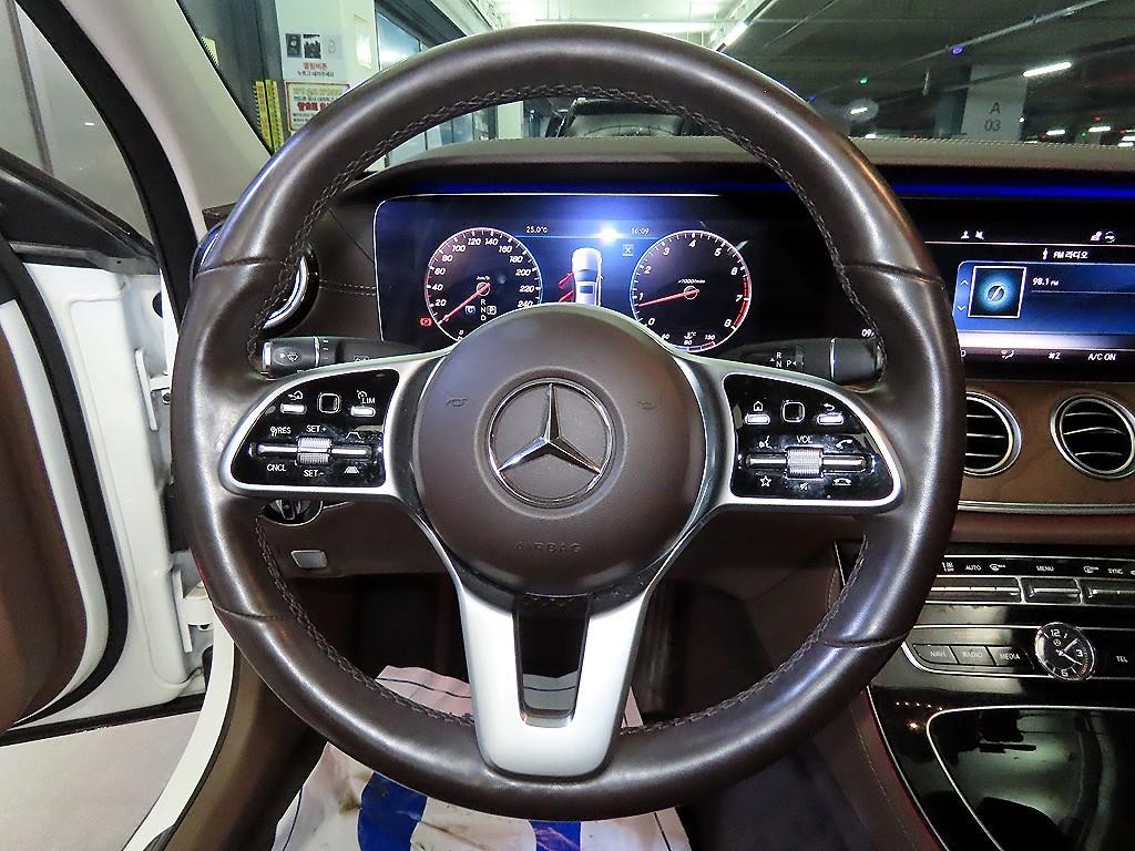 벤츠 E 클래스 E-클래스 W213 E300 4MATIC 익스클루시브 이미지 8