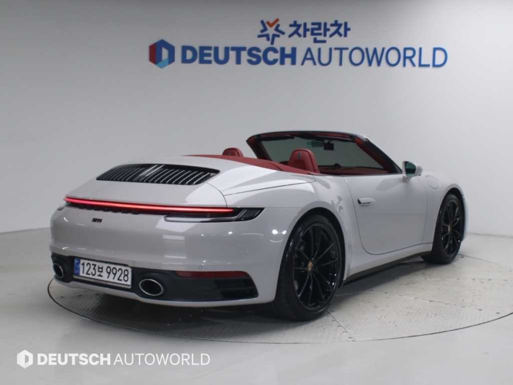 포르쉐 911 911(992) 카레라 4 카브리올레 이미지 4