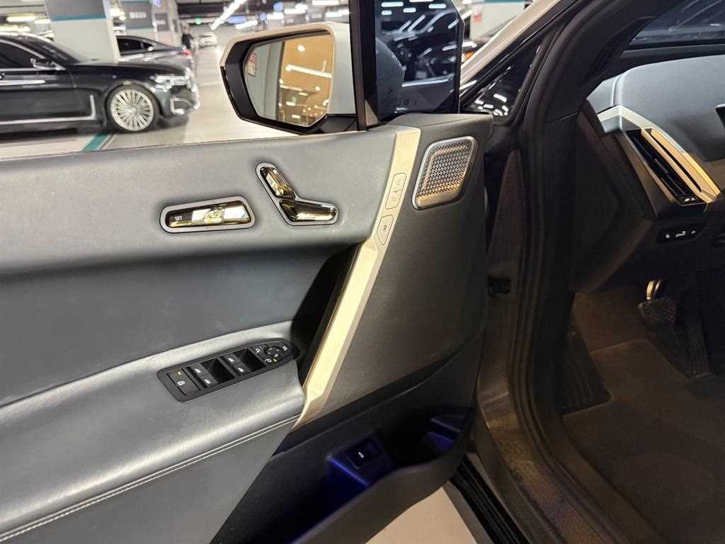 BMW iX xDrive 50 스포츠 플러스 이미지 12